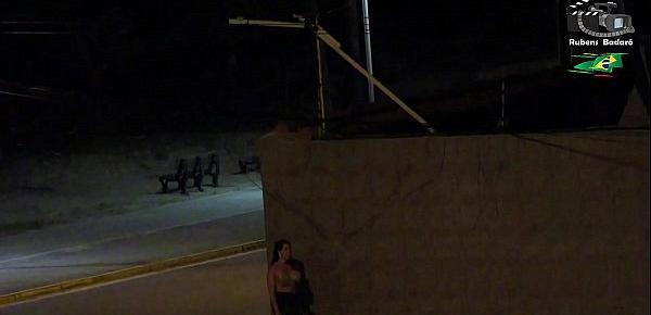  Casal é flagrado pela câmera de segurança da praia. ( Vídeo completo no xvideos red )